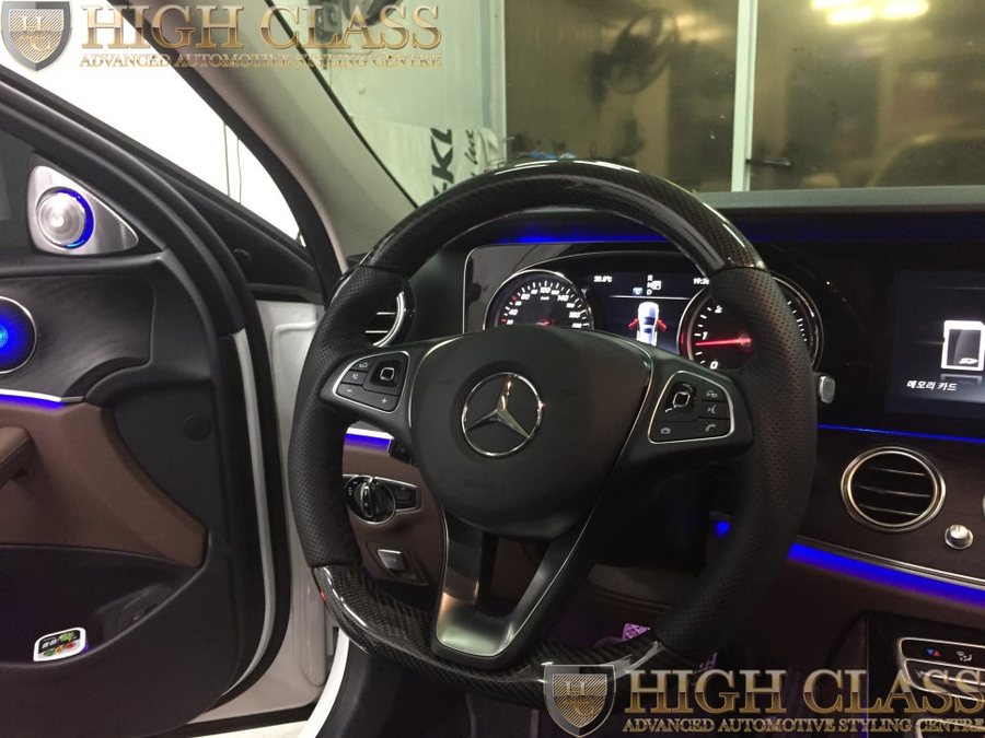 벤츠 E220d D컷 핸들 리얼카본을 E클래스에 더해봐