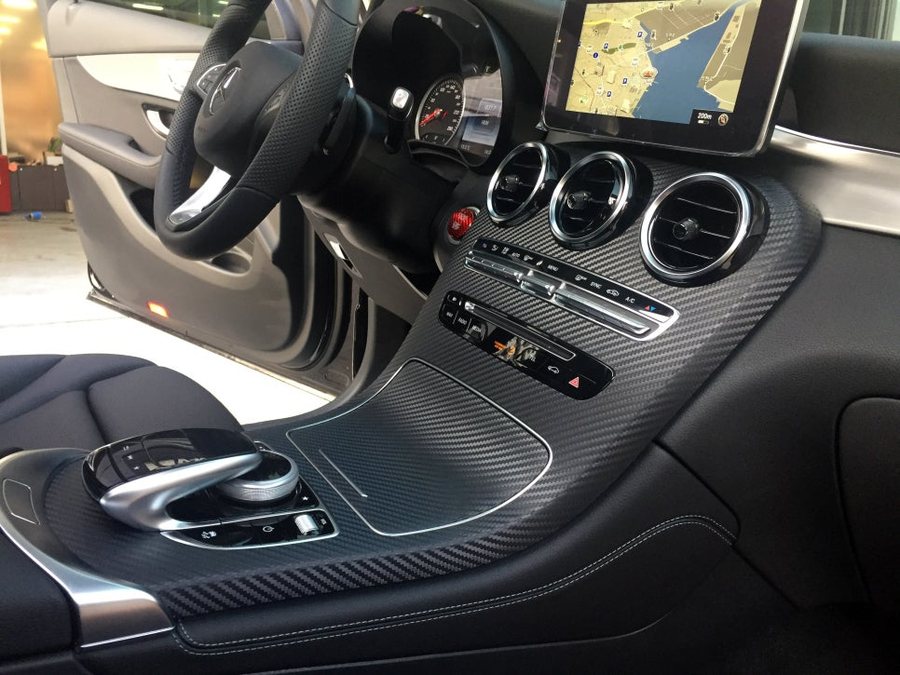 창원 랩핑 벤츠 GLC220d 실내 센터페시아에 카본 시공