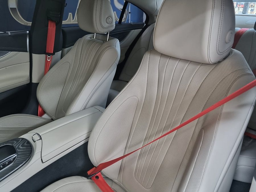 벤츠 CLS 450 레드 안전벨트 베이지시트에 최고의 컬러
