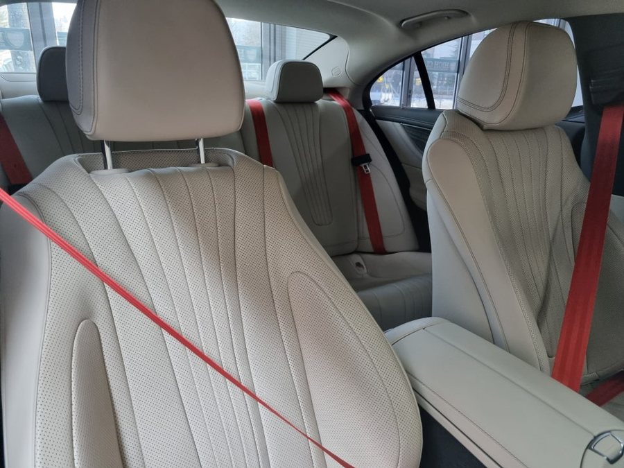 벤츠 CLS 450 레드 안전벨트 베이지시트에 최고의 컬러