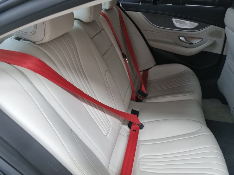 벤츠 CLS 450 레드 안전벨트 베이지시트에 최고의 컬러