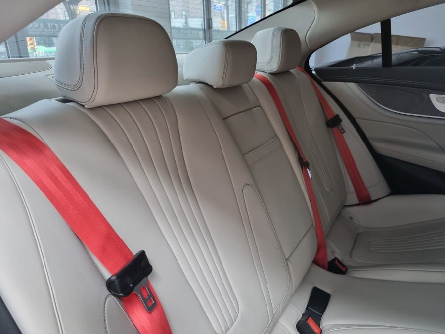 벤츠 CLS 450 레드 안전벨트 베이지시트에 최고의 컬러
