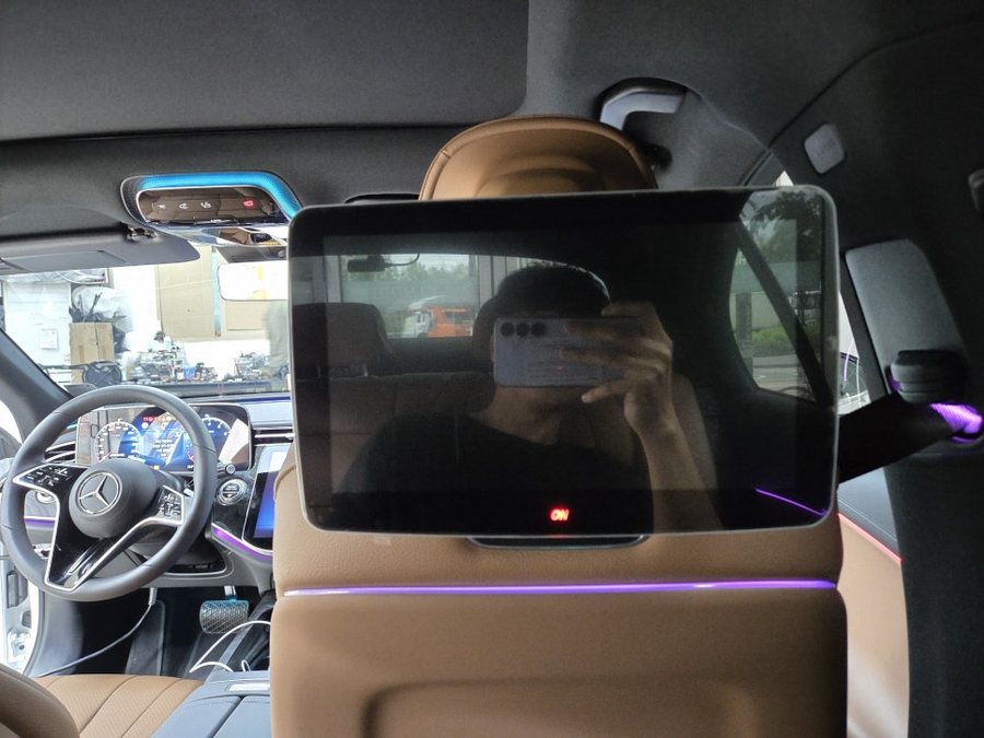 벤츠 E클래스 W214 순정형 리어 모니터, 리어 커튼 아이들의 즐거움