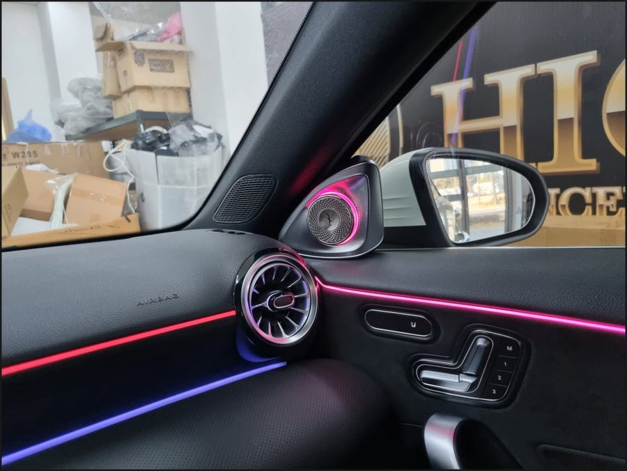 신형 벤츠A클래스 A35AMG 코딩, 4D부메스터, 미드레인지 도어라인 엠비언트