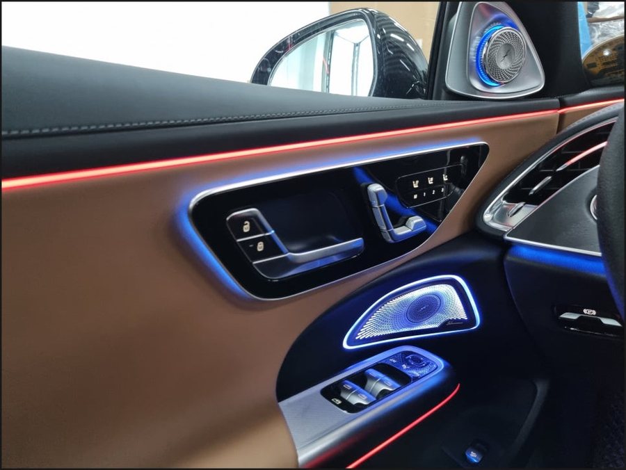 벤츠 E클래스 W214 조수석 R버튼 + 4D 부메스터 + 미드레인지 엠비언트 시공기