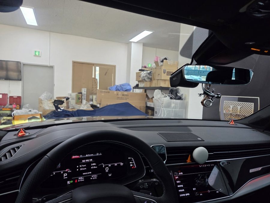 아우디 Q7 50 TDI 뱅앤올롭슨 전동트위터 시공 위치