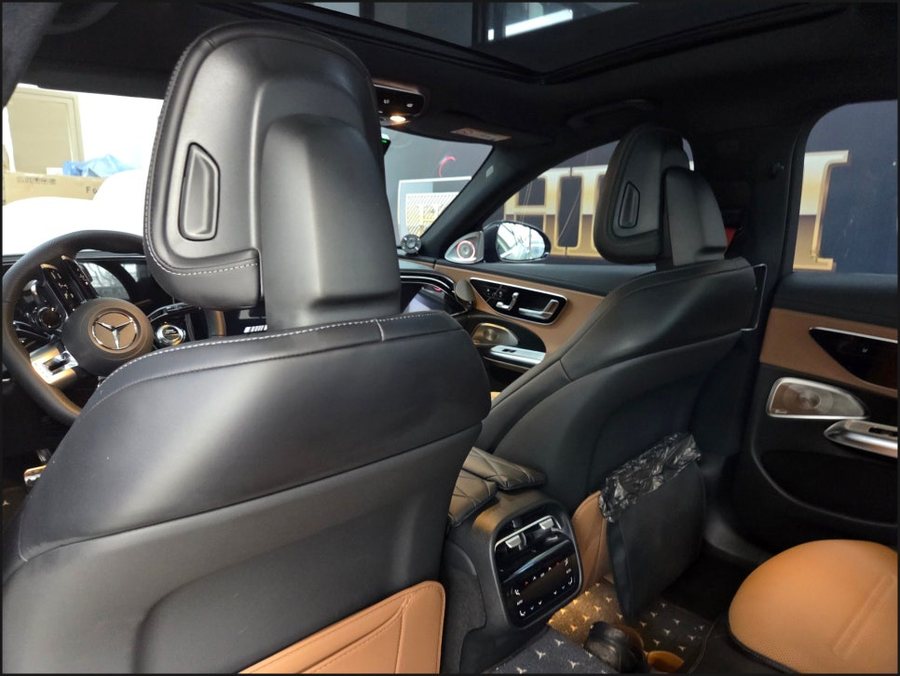 W214 벤츠E클래스 옷걸이 행거 순정 옵션과 뒷좌석 헤드레스트 개선 시공