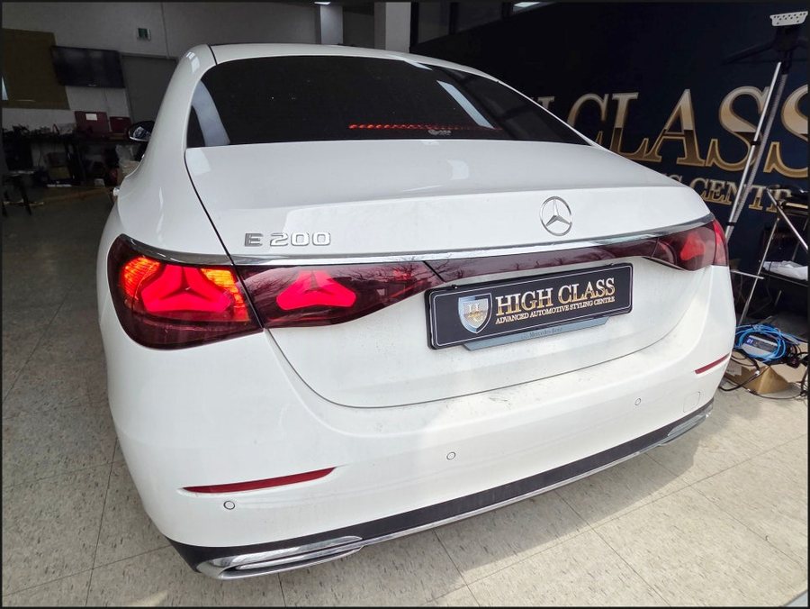 벤츠 W214 E200 발광그릴, R버튼, 4D부메스터, 미드레인지엠비언트 시공