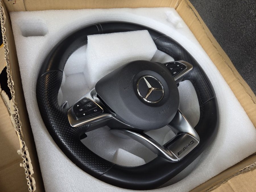 벤츠 GLC 63 AMG 잠자리 핸들 카본 구성