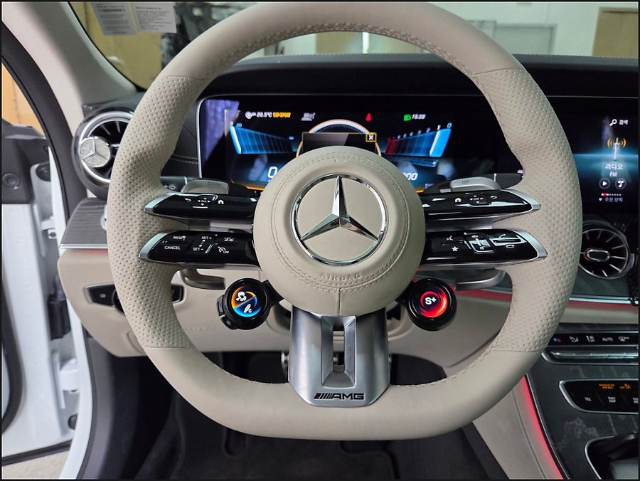 벤츠 CLS450 잠자리핸들 & 어질리티 셀렉트 버튼 시공으로 AMG 튜닝