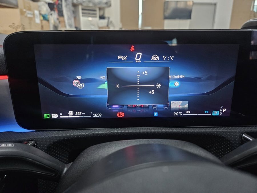 벤츠 CLA 250 HUD 페이스리프트 모델 순정 옵션