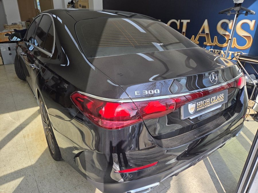 벤츠 E클래스 E53 AMG 적용되는 순정 세로 발광 그릴
