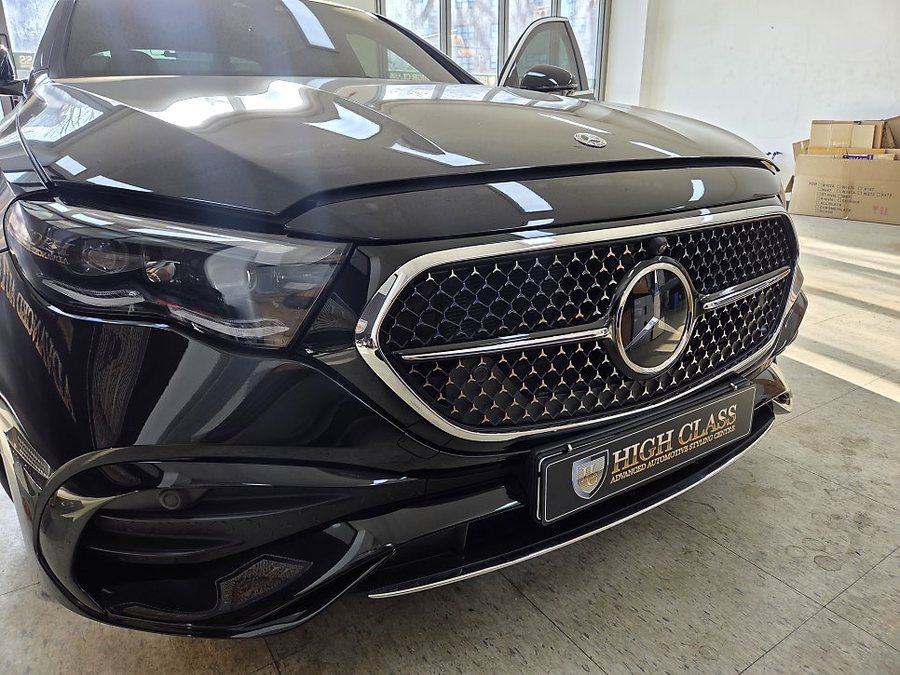 벤츠 E클래스 E53 AMG 적용되는 순정 세로 발광 그릴