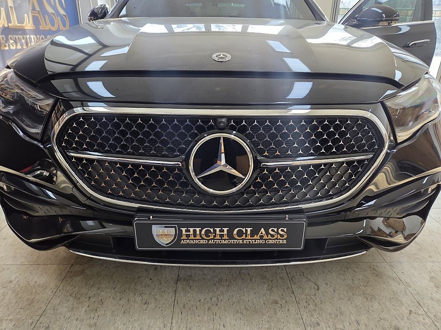 벤츠 E클래스 E53 AMG 적용되는 순정 세로 발광 그릴