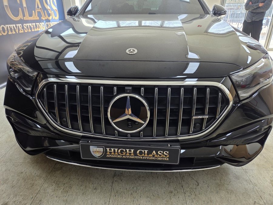 벤츠 E클래스 E53 AMG 적용되는 순정 세로 발광 그릴