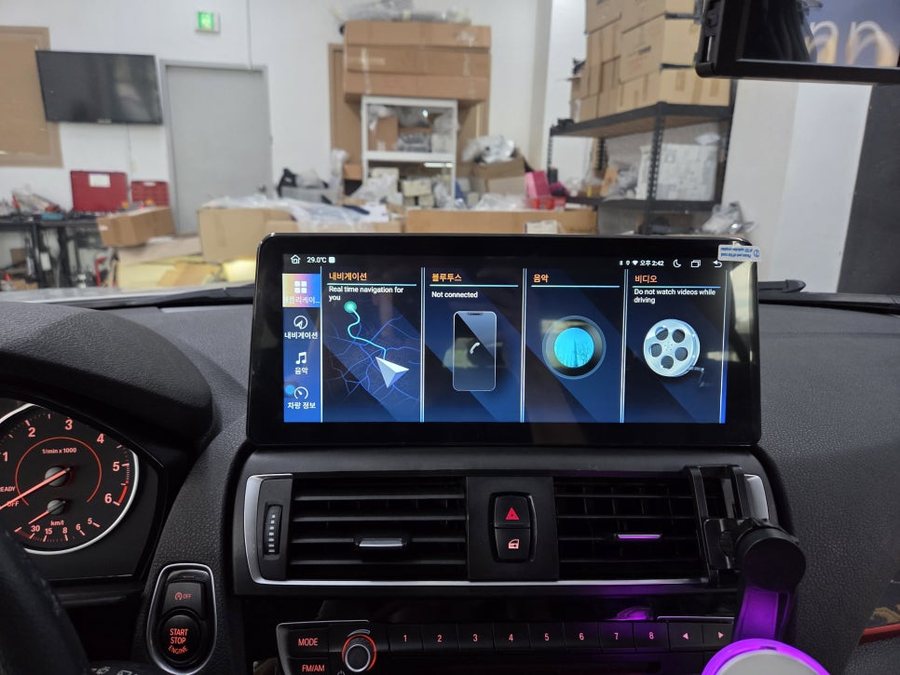 BMW f20 118d 안드로이드 올인원 모니터 12인치 크기