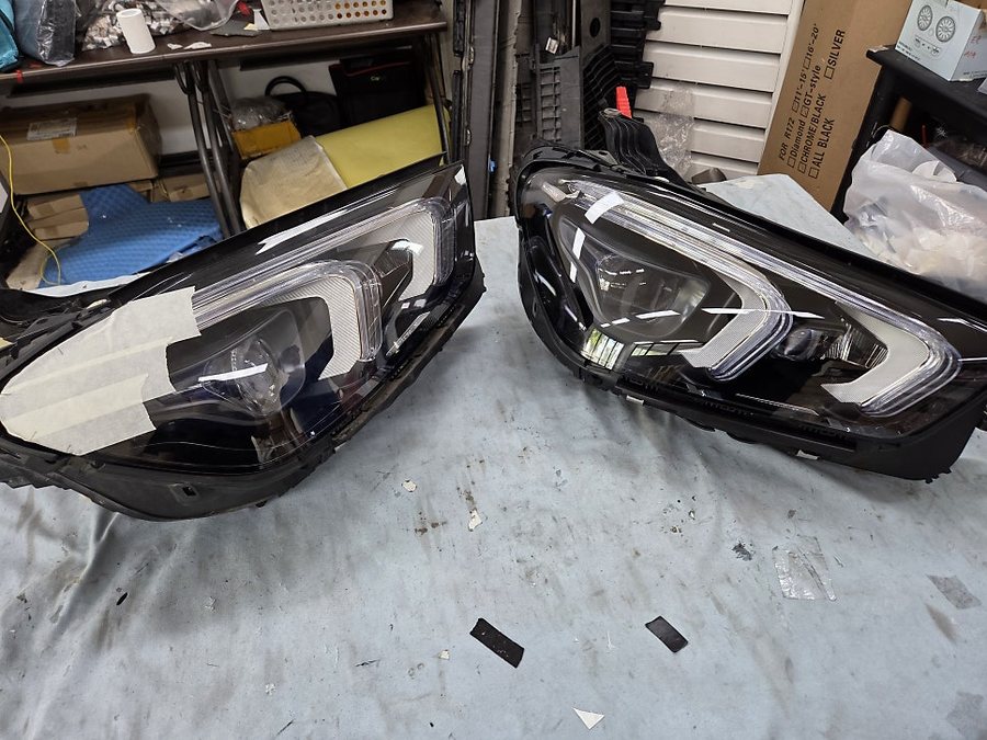 벤츠 GLE 조수석 헤드라이트 수리 우측 전면 방향지시등 경고문