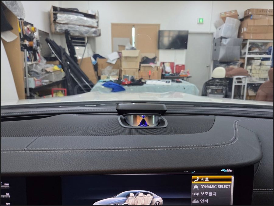 벤츠 CLS 전동센터스피커와 AMG 계기판 코딩, 실내 튜닝의 이유