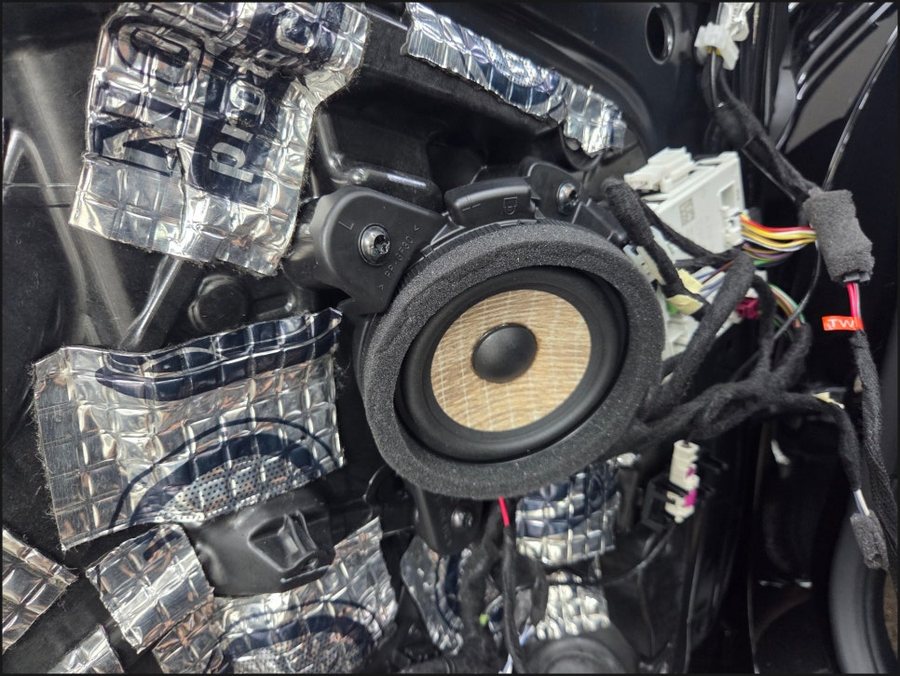 벤츠 W214 E200 부메스터가 빠졌다면? 포칼 스피커와 헬릭스 미드우퍼로 사운드 업그레이드