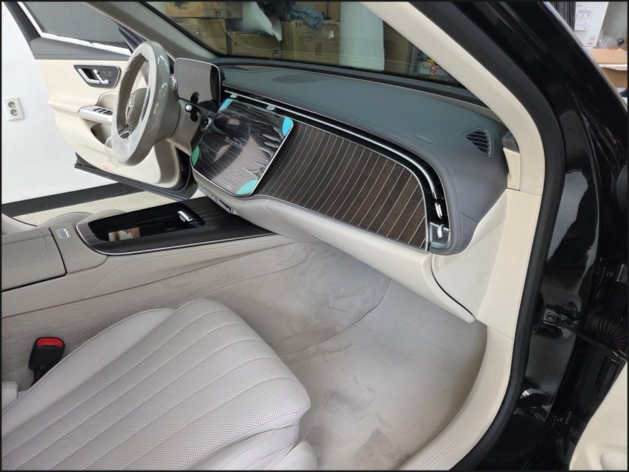 벤츠 E클래스 W214 E200 조수석 모니터·슈퍼스크린 시공, 실내 분위기가 달라지는 변화