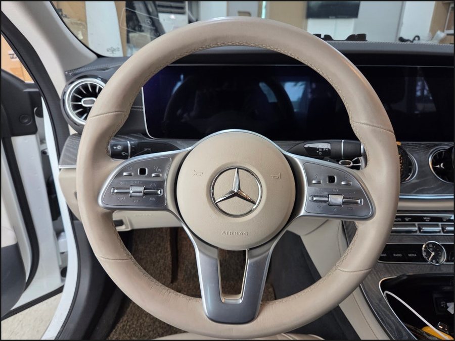 벤츠 CLS450 베이지 잠자리핸들, 반자율주행과 핸들열선까지 그대로